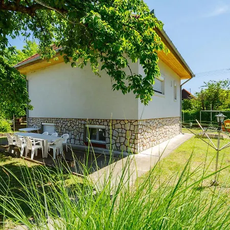 Amaryllis By Interhome