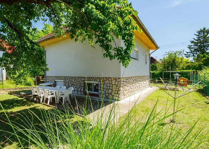 Amaryllis By Interhome